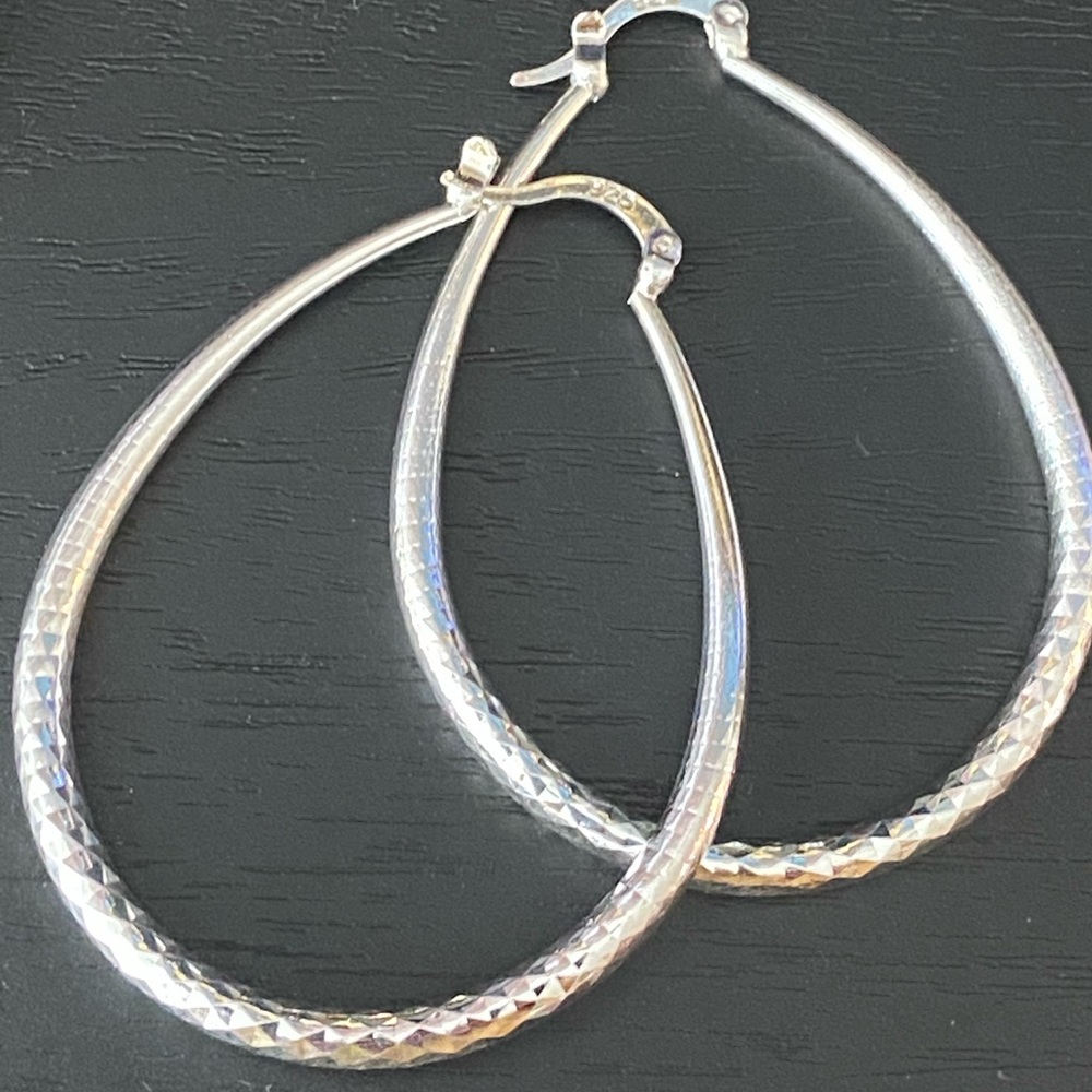 NEW!💝Sterling Silver Hoops💝